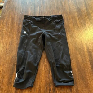 Athleta Women's Size‎ Medium Be Free Knicker Capris Black Yoga Workout Small EUC